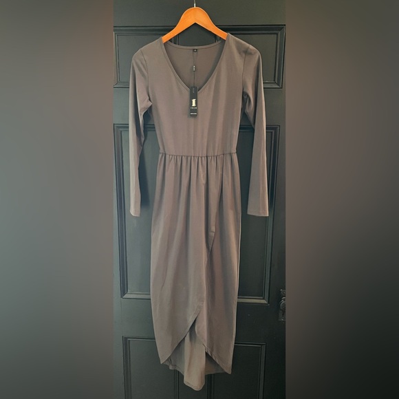 II ININ Dresses & Skirts - NWT - ININ Women's V-Neck Long Sleeve Elastic Dress - Size Small